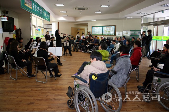 서천 장애인복지관, 충남교향악단 ‘찾아가는 음악회’ 열어 이미지
